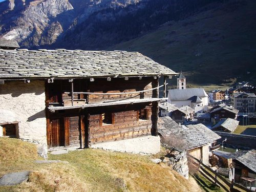 Das Walserdorf Vals liegt in Graubünden.