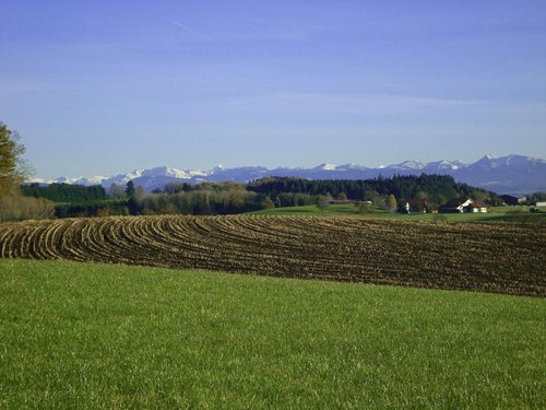 Im Allgäu staunt das Schwabenkind Jacob Stoffel über die Größe der Felder.