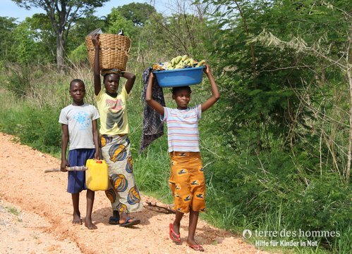 Kinderarbeit in Sambia. Photographie von C. Kovermann für Terres des Hommes, 2011