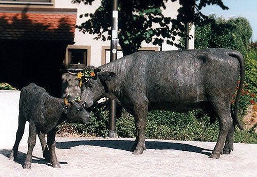 "Kuh und Kalb" - eine Erinnerung an die Hütekinder  in Berg 